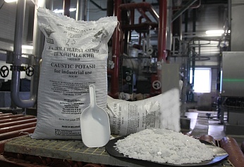 TECHNICAL POTASSIUM  OXIDE HYDRATE 1